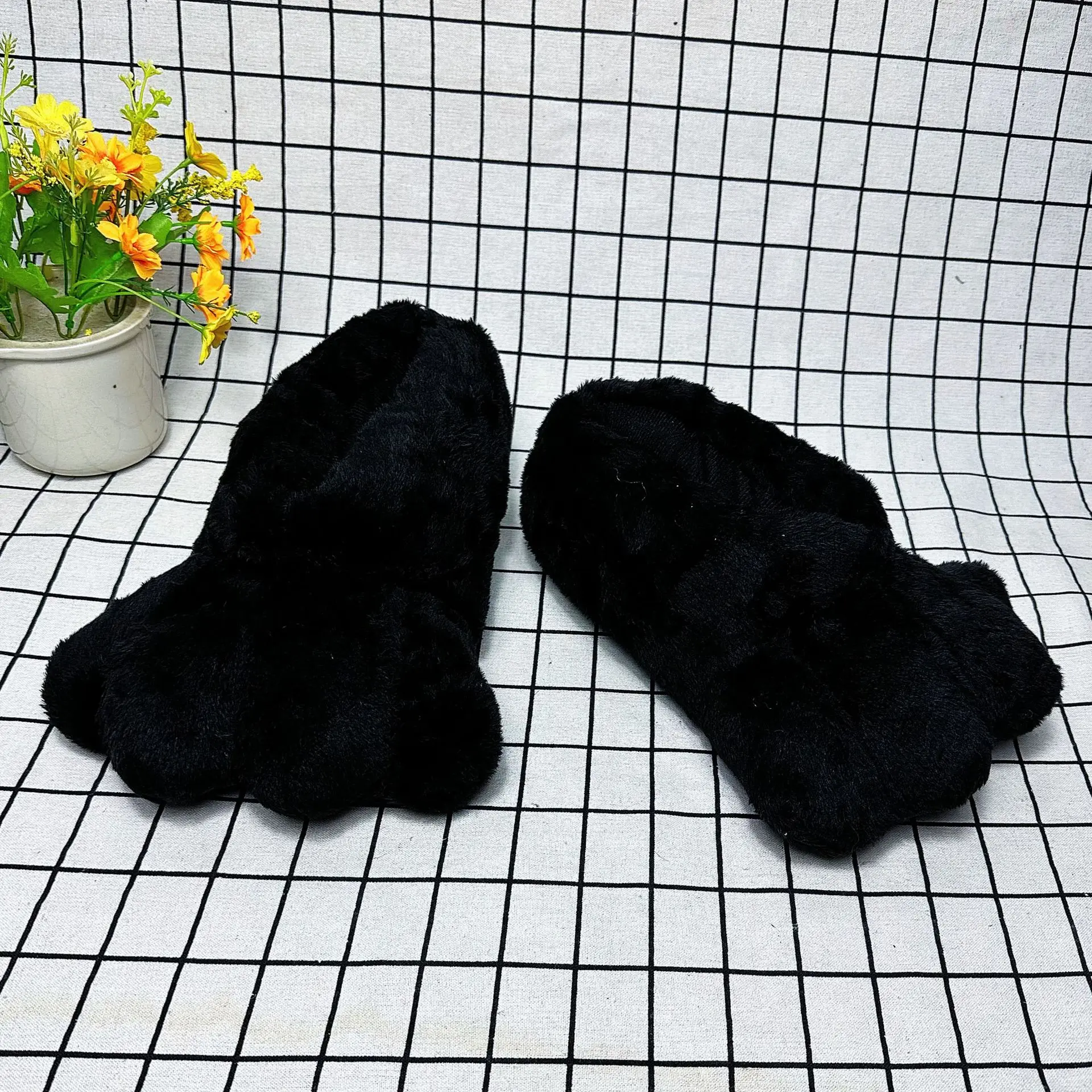 Stylish White Bunny Claw Fur Slides - Women's Warm Fluffy Slip-On Slippers