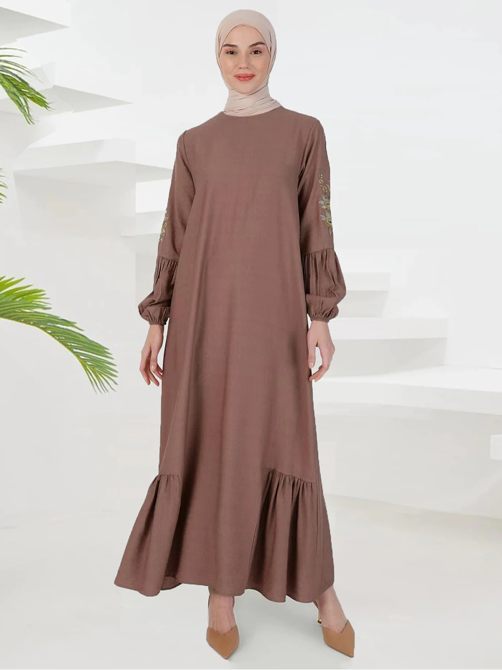

Женское платье с вышивкой Abaya, свободные платья с круглым вырезом и рукавами-фонариками, платье в мусульманском стиле с оборками по краям, 2023