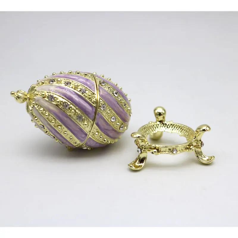 Handbemaltes emailliertes russisches Osterei im Faberge-Ei-Stil, kleines Ei, dekorativ mit aufklappbarer Heimdekoration – Detail 7