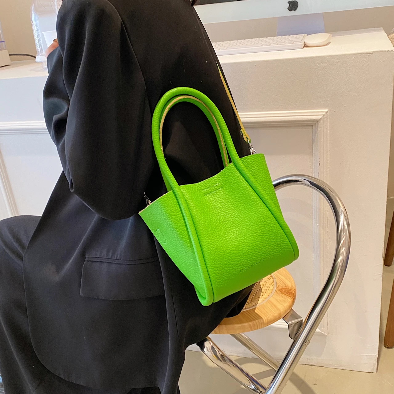 

Женская сумка для путешествий, трендовая сумка для макияжа, новейшая сумка-мессенджер, вместительная сумка через плечо, кожаная Высококачественная сумка в классическом стиле