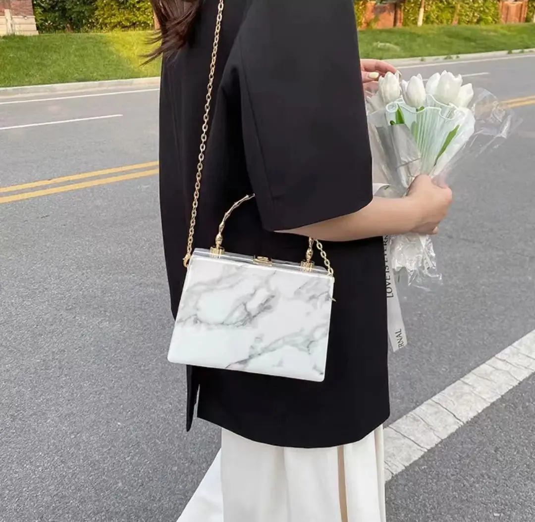 

Niche Designer Luxury Mini Box Bag High-end Fashion Small Square Bag Commuting Versatile Portable Box Bag Popular Mini Chain Bag