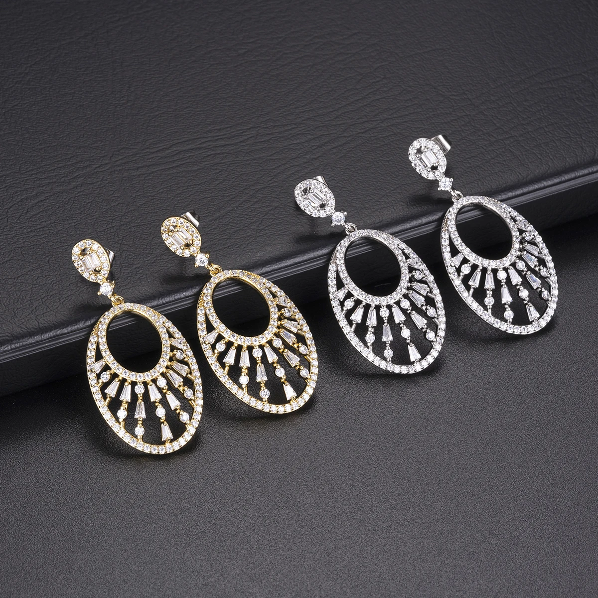 Women's Retro Fashion Earrings With Colorful Zircon