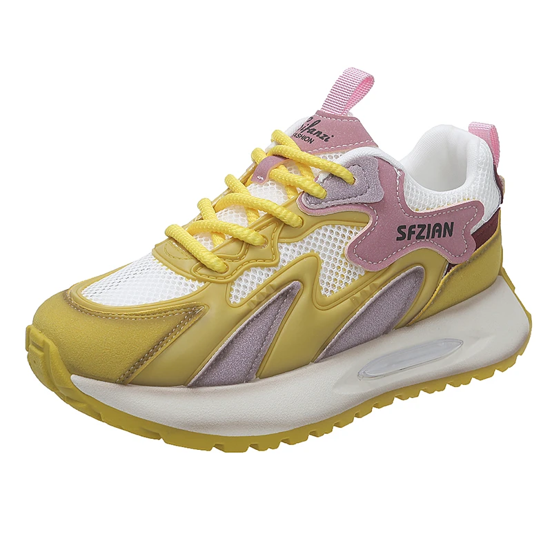 Женские кроссовки с вырезами