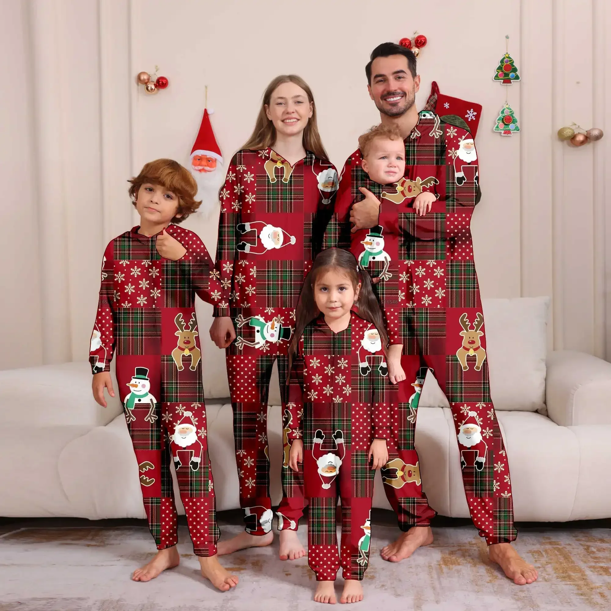 thumbnail image 2 of 2024 Nuevos conjuntos familiares a juego con estampado de dibujos animados por todas partes, traje de una pieza, pijama navideño, mono con capucha para bebés, niños y niñas, 2 of 5