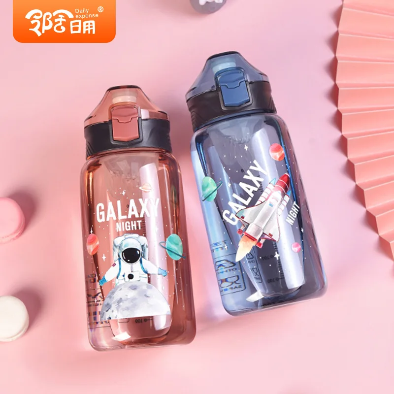 

Plastic Portable Kawaii Water Bottle Student Water Bottle with Straw