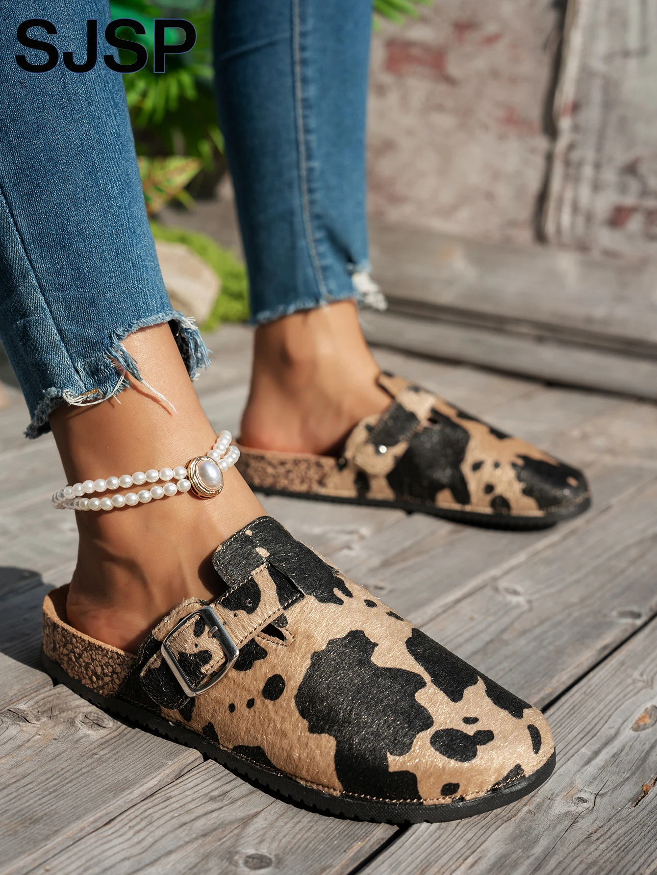 جديد 2025 حذاء نسائي غير رسمي للخريف والشتاء مناسب للأنشطة الخارجية طباعة الحيوانات بطبعة الفهد وطباعة البقرة شباشب جديدة سهلة الارتداء أحذية شاطئ مسطحة عصرية مطبوعة على شكل بقرة صنادل من الفلين مناسبة للأنشطة الخارجية