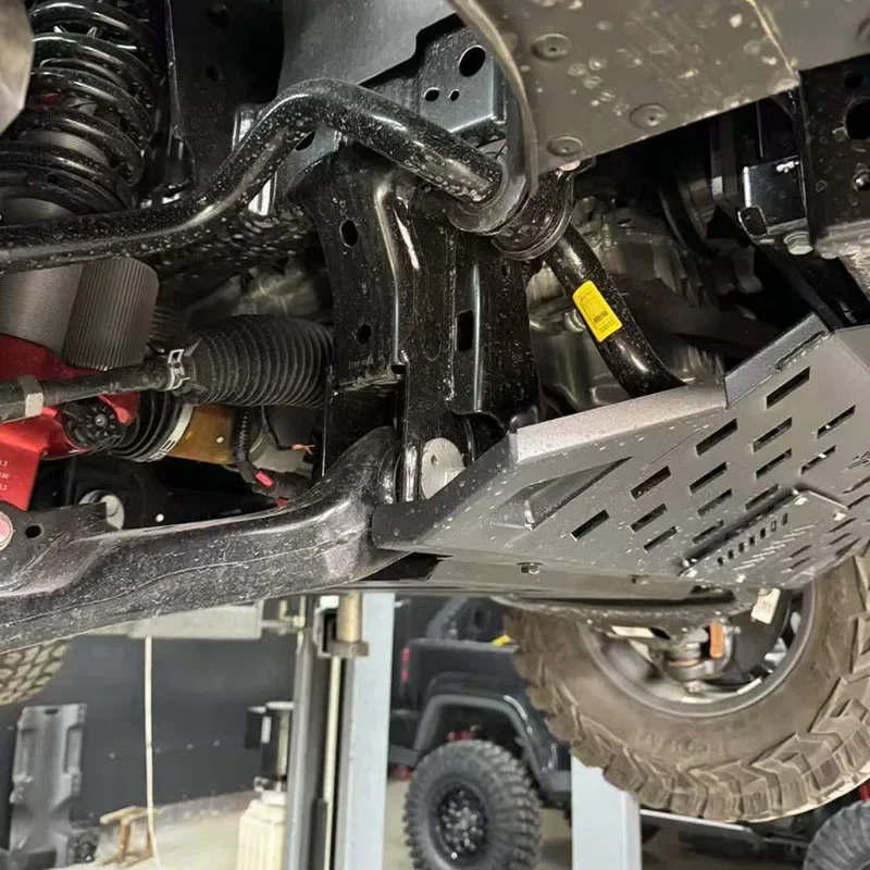 Car chassis armored engine lower guard modification