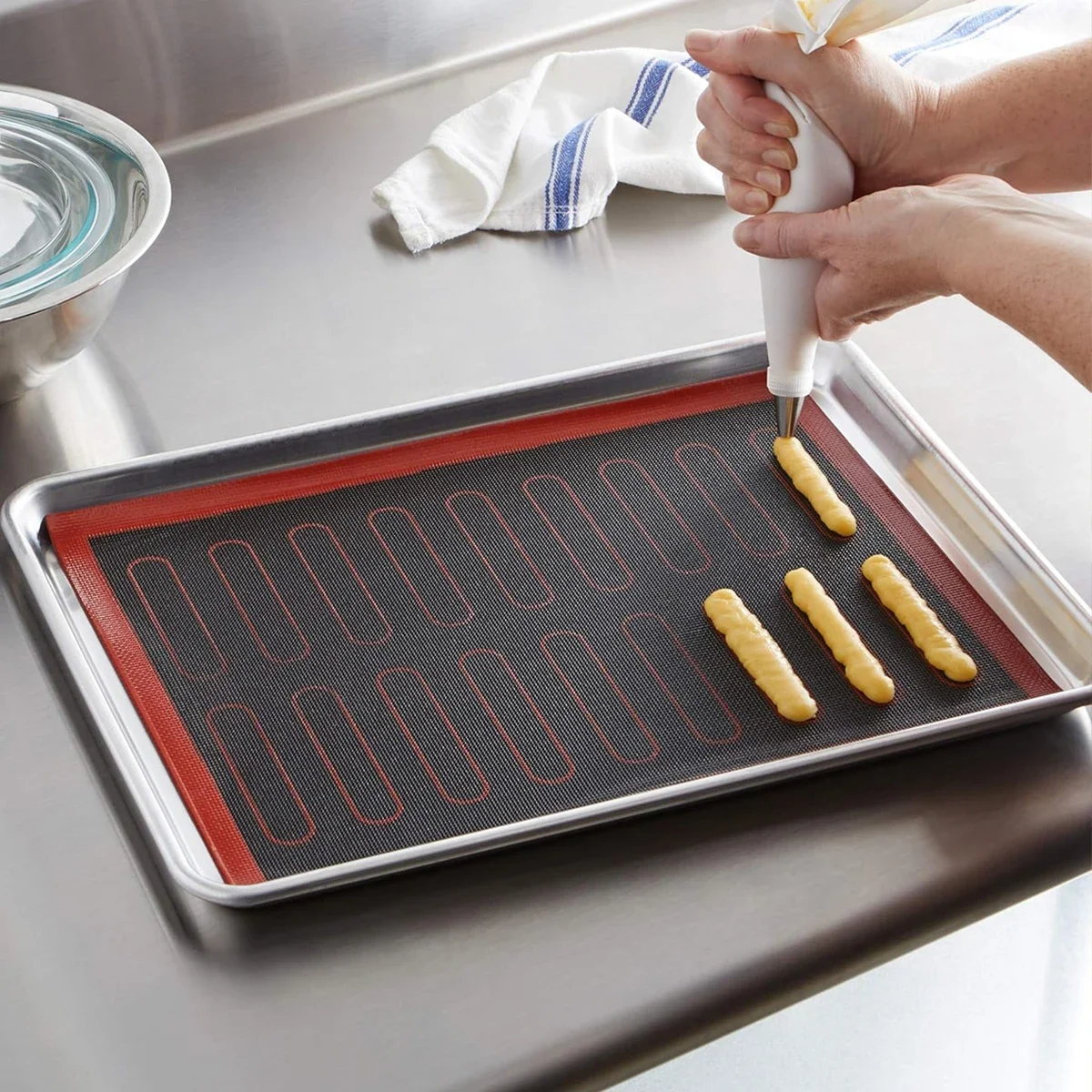Perforated Silicone Baking Mat 1PC 2 Sides with Puff & Round Patterns Reusable Non-stick Oven Liner for Cookies Macaron Bread Silicone Baking Mat