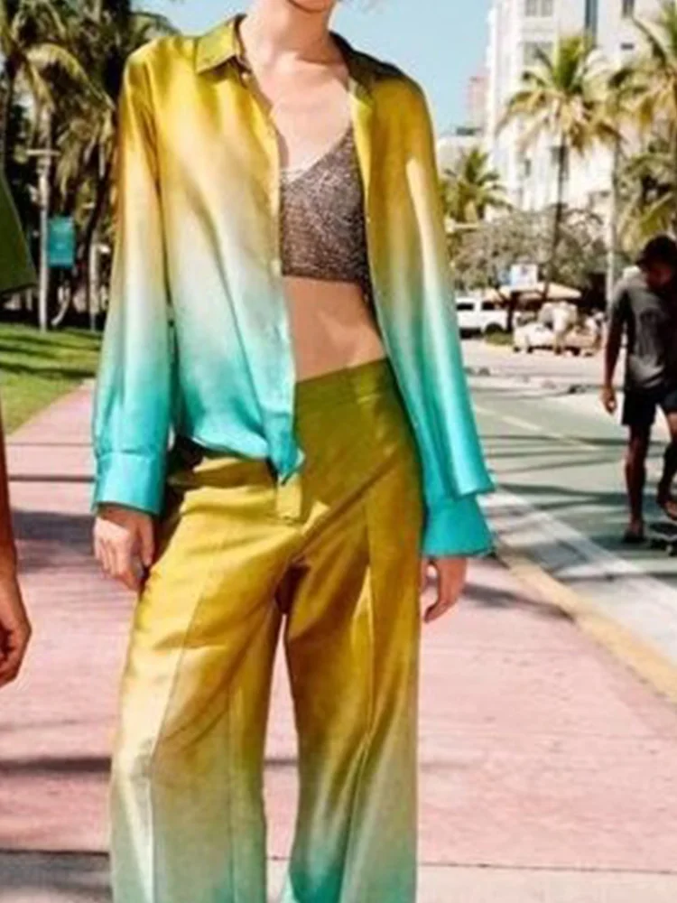 

Женский Атласный топ с V-образным вырезом и длинным рукавом