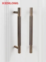 มือจับทองเหลืองแท้สไตล์ยุโรปแบบเรโทรลายกนูลิงสำหรับตู้ครัว มือจับรูปตัว T สีทองเหลืองโบราณ มือจับลิ้นชักทองแดงแบบยาว 3