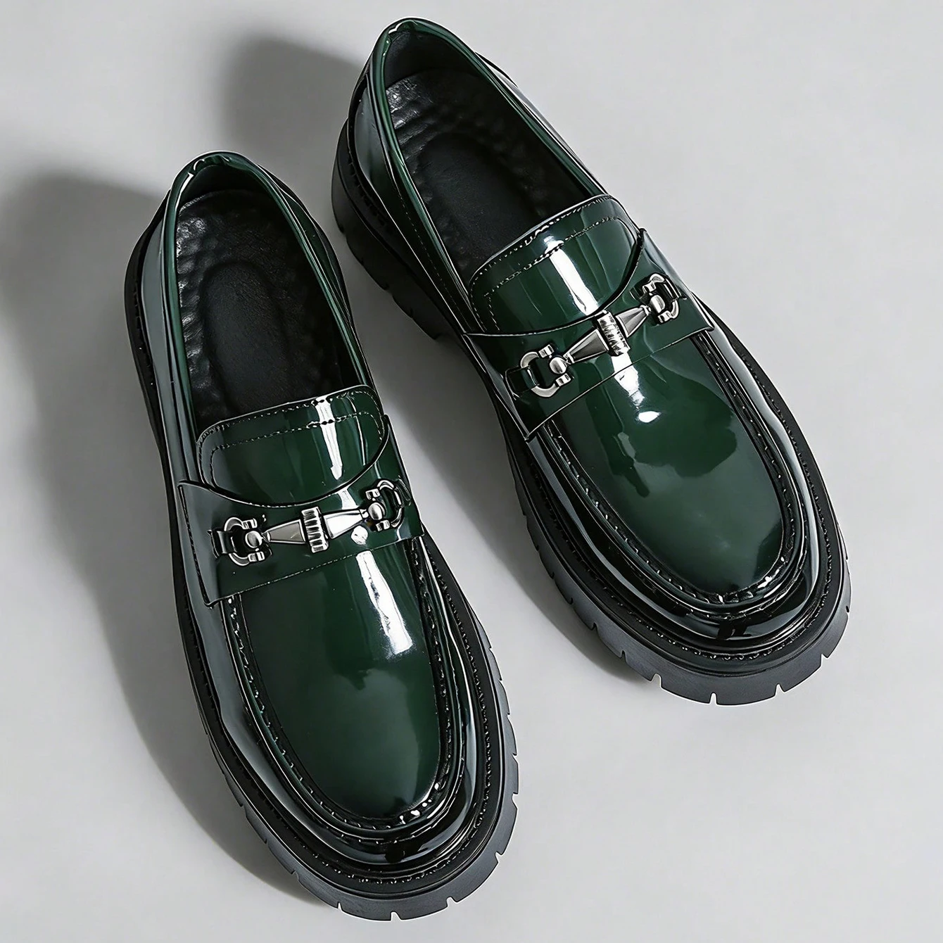 أوروبا موضة سميكة وحيد الرجال بيني المتسكعون الانزلاق على فستان الأعمال أحذية شهم لامعة مشبك حفلة رسمية حذاء أسود