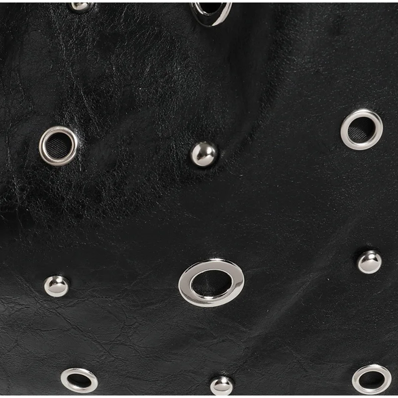 Hobo-Umhängetasche mit hohlen Nieten, Ölwachs-Retro-Metallnagel-Eimer-Handtasche, große Kapazität, Punk-Industriestil, Damen-Achsel-Einkaufstasche – Detail 7