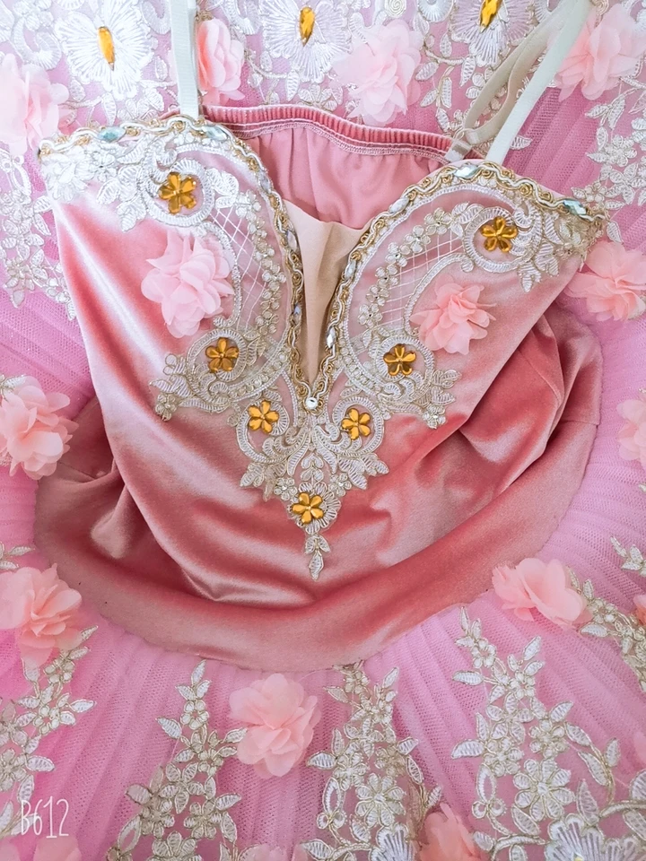 【美品】バレエ衣装　チュチュ こちらの衣装は ✴︎クラシックチュチュ ✴︎ロマンティック