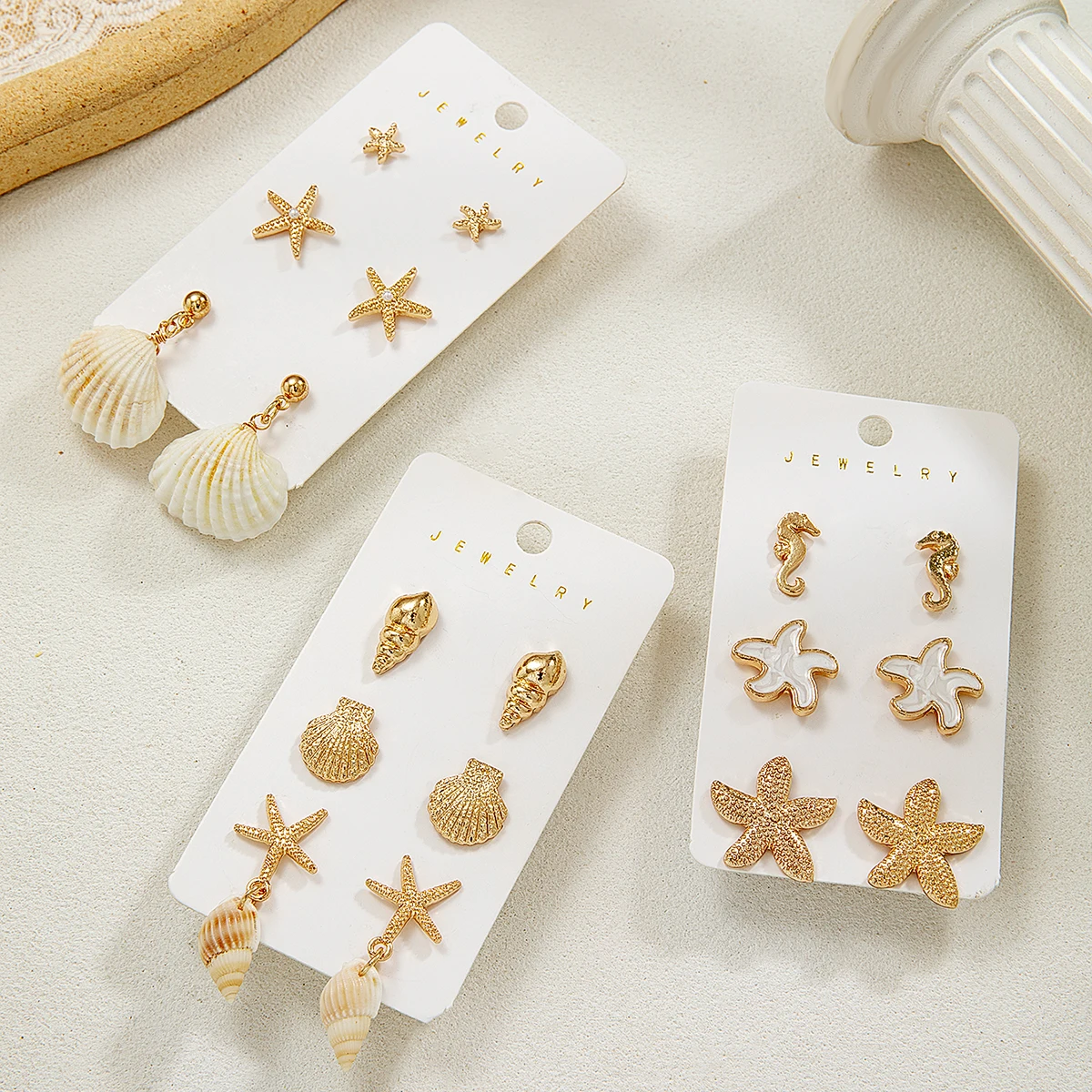 3 أزواج من قطرات الرياح الصيفية على الشاطئ، ونجم البحر الزيتي، وأقراط من سبائك فرس البحر، ومعلقات على شكل صدفة، ومشبك على أقراط متعددة