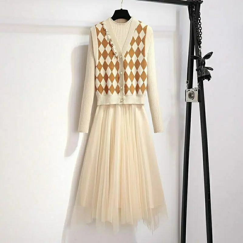 

2024 spring new women sweater knitted vest coat matching skirt two-piece Lady Korean version fashion temperament suit name warm