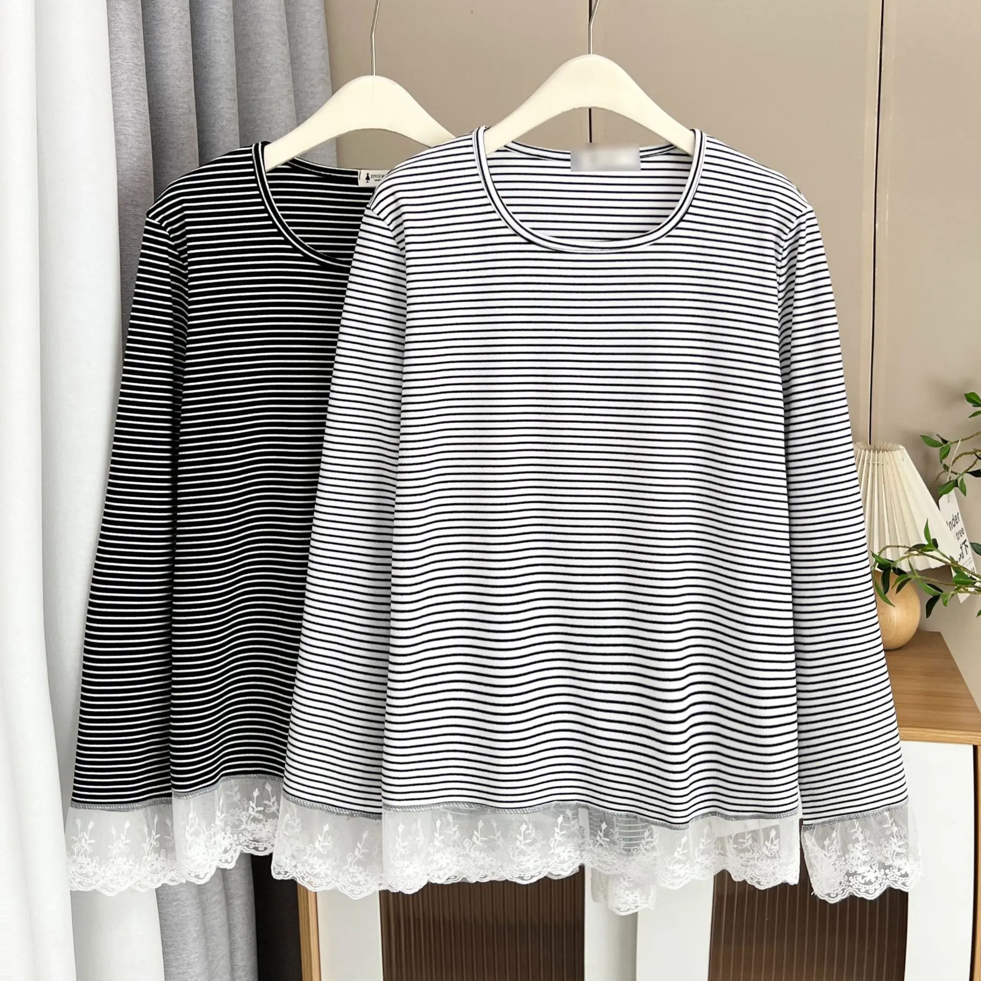 XXXXL Fashion Plus Size Women's T-Shirt De Velvet Warm Base Layer Stylish Lace And Striped Inner Tops 2530