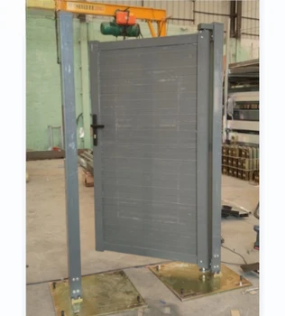 Lato apertura porta garage automatico per servizi di modellazione porta d'ingresso
