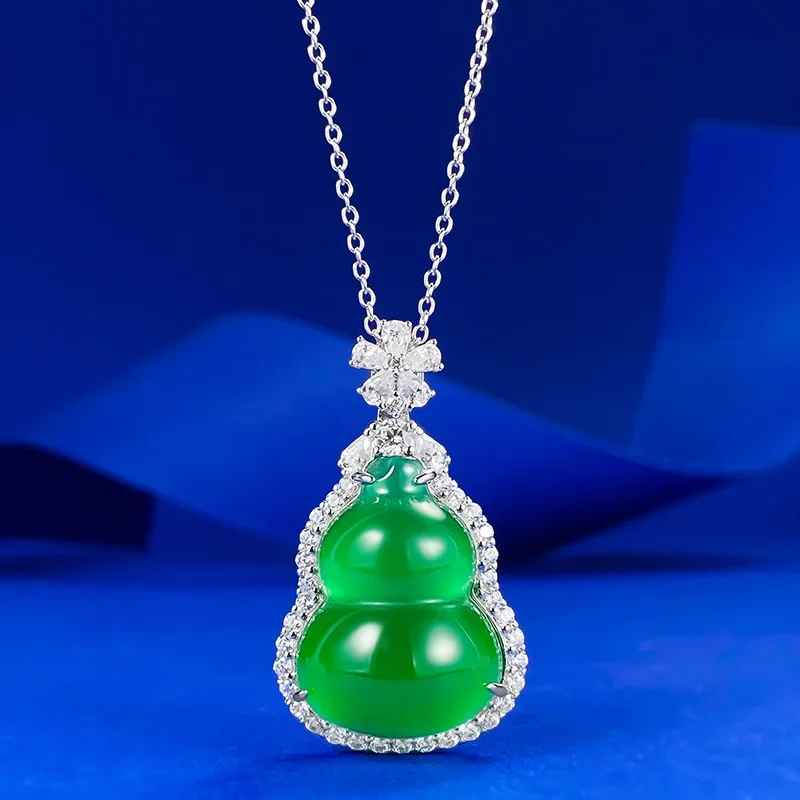 

The new S925 silver inlaid jade color imperial green gourd pendant green chalcedony necklace is adjustable