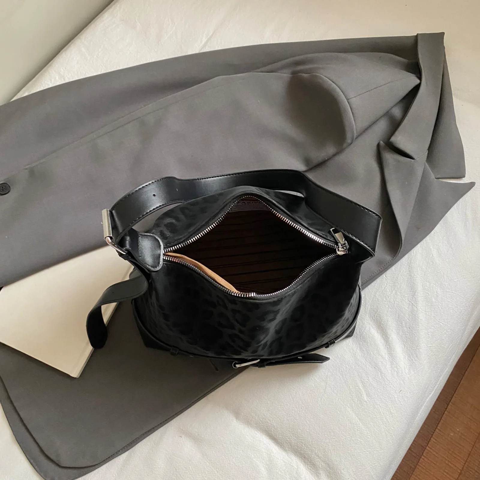 Cheetah Hobo Handbag PU Leopard Print Underarm Bag with Belt Armpit Bag for Women Travel Shopping Daily Use