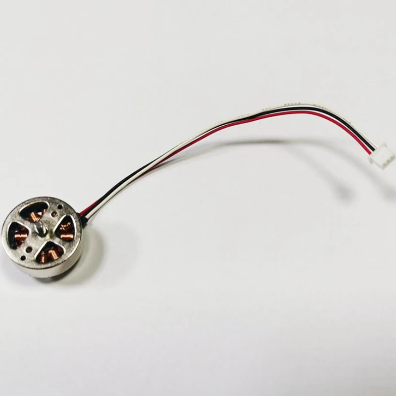 Moteur Brushless 1103 15000KV de profil, avec dissipateur thermique et connecteurs soudés.