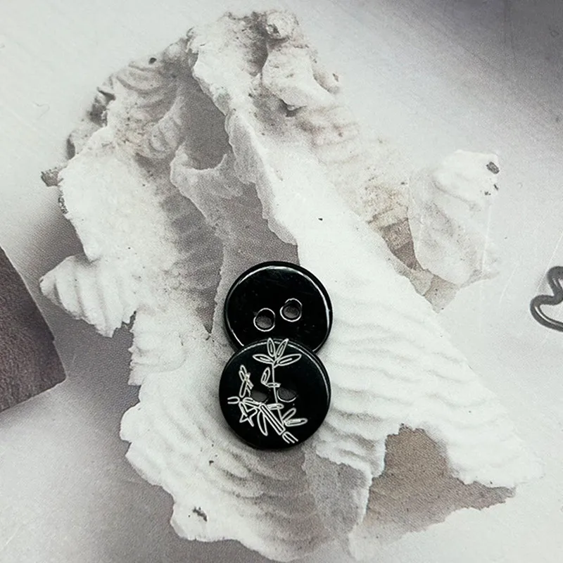 20개/묶음 11.5MM 두 구멍 블랙 바텀 대나무 버튼 레트로 개성 남성 여성 셔츠 가디건 버클