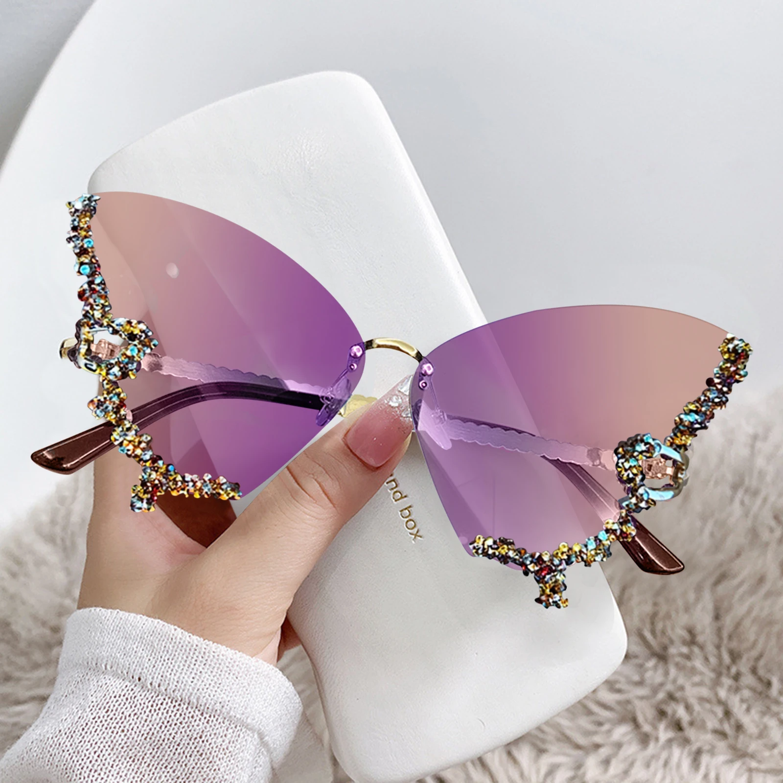 Vrouwelijke strass vlinderzonnebril voor dames UV-bescherming Vintage feeststijl metalen randloze zonnebrillen_voghion.com
