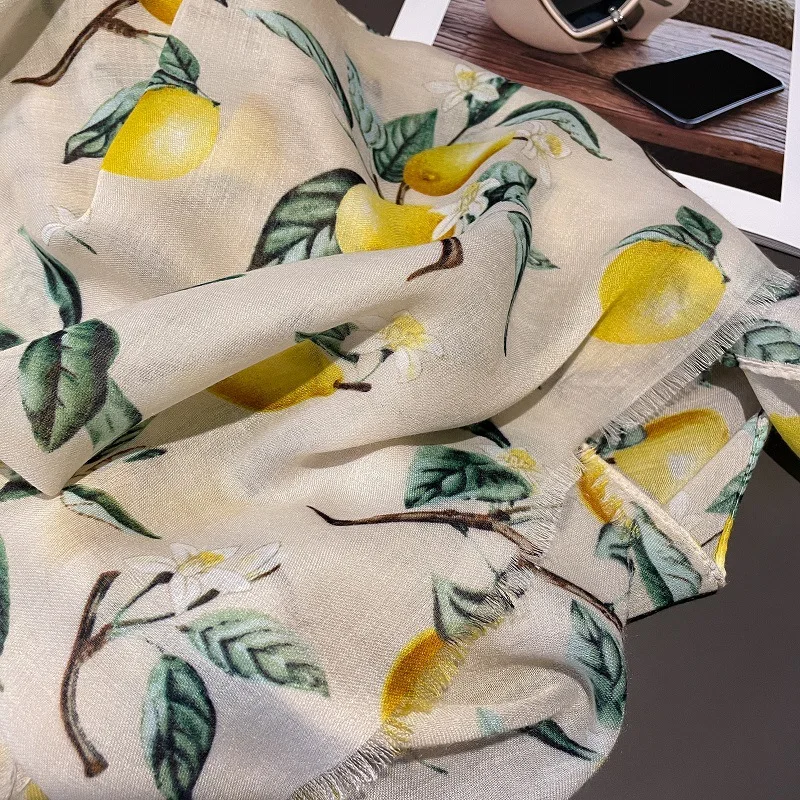 Neuer modischer weicher Schal aus Viskose mit Zitronenbaum-Blumenmuster, Boho-Chic, dünner Fransenschal für Damen, perfekt für Reisen und Freizeit, muslimischer Hijab 2025 – Detail 9