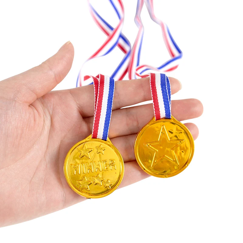 10/20Pcs Gold Winner Award Plastic Medals Kids Birthday Party Favors Sports Game Prize Toys Soccer Football Party Pinata Filler
