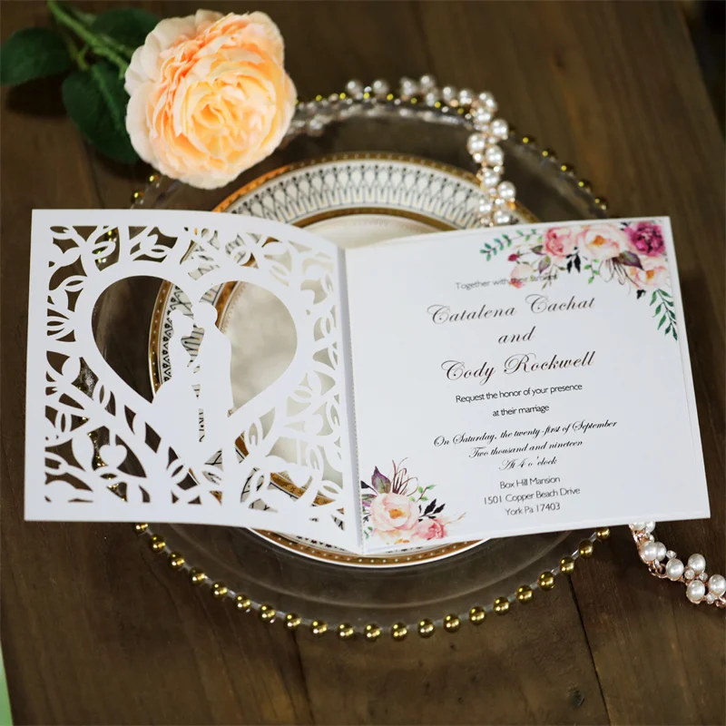 

10Pcs/Set Kraft Paper Wedding Invitations Laser Cutout Boy And Girl Invitation Cards Engagement Wedding Invitations