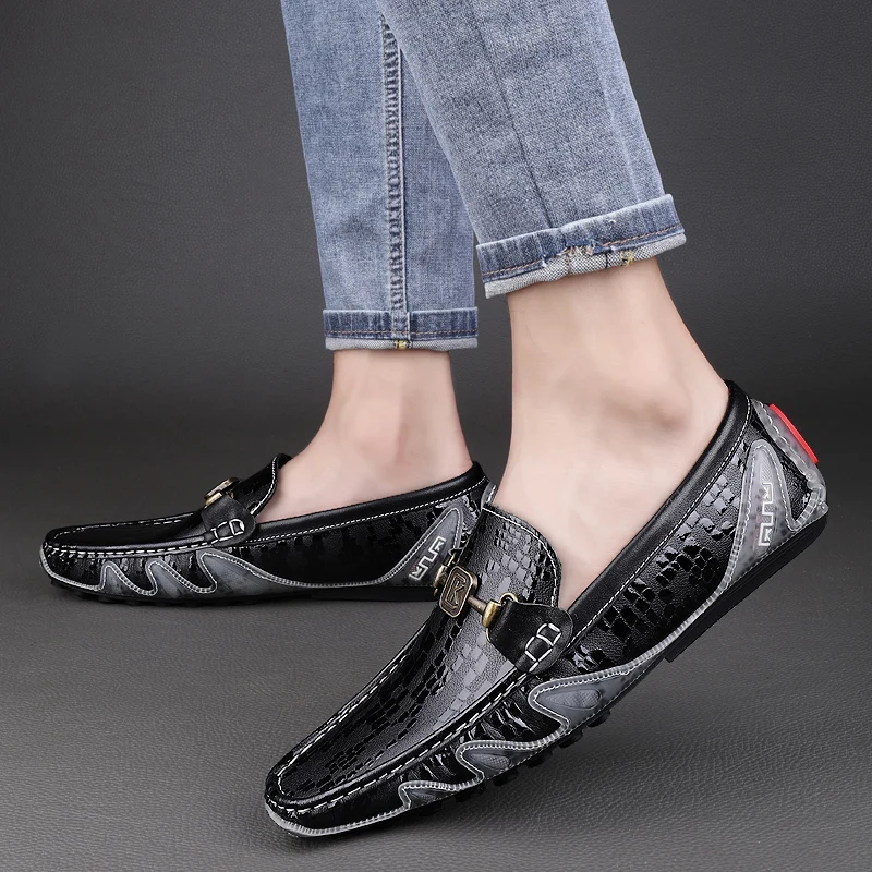 

New Cool Casual Slip On Shoes For Men Black White Men Walking Footwear Genuine Leather Walking Driver Shoes Casual Adult Shoe