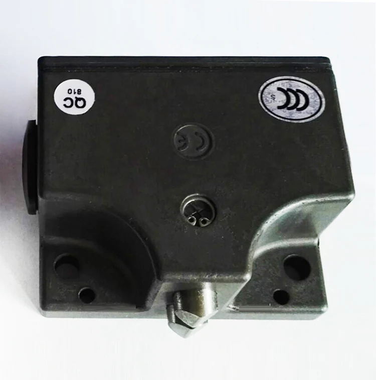 1PCS NEW IN BOX EUCHNER Travel Switch SN02D12-502-M 1PCS NEW IN BOX EUCHNER Travel Switch SN02D12-502-M