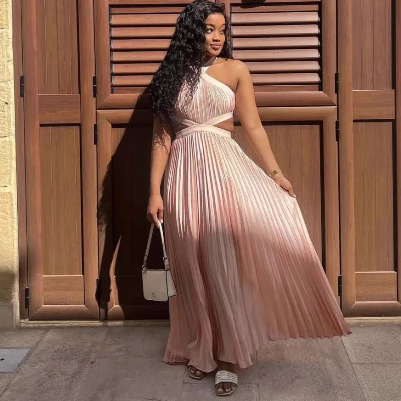 Zartrosa Plissiertes Neckholder-Satinkleid für Damen, Elegantes Afrikanisches Maxikleid mit Cut-Out-Taille, Ärmelloses Langes Abendkleid