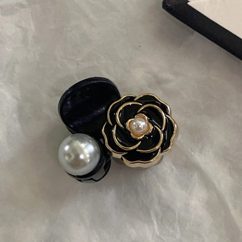 Retro Perle Kamelie Blume Haar Klaue Mini Nette Haar Clips Haarspangen Shark Clip Kopfbedeckung Koreanische Haar Zubehör für Frauen – Detail 6