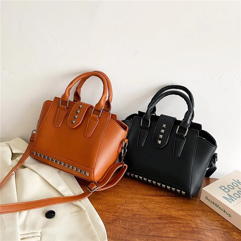 Vintage Rivet Bag 2023 New Women's Shoulder Bag Crossbody Bag Metal Base Smiling Face Bag Large Capacity Handbag Shell Bag