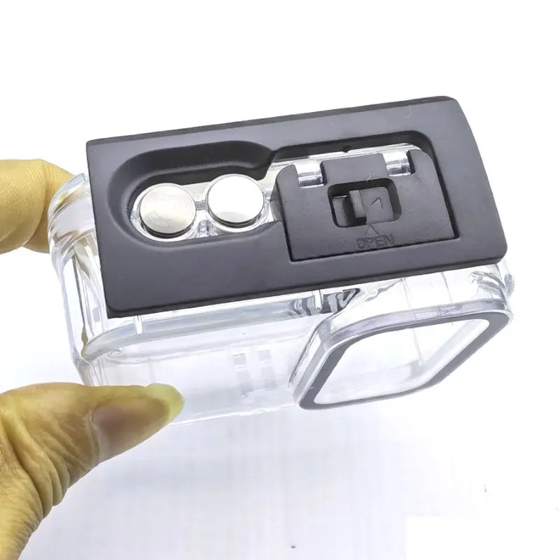 Détail d'une coque en silicone pour GoPro, protégeant la caméra tout en ajoutant une touche de couleur.