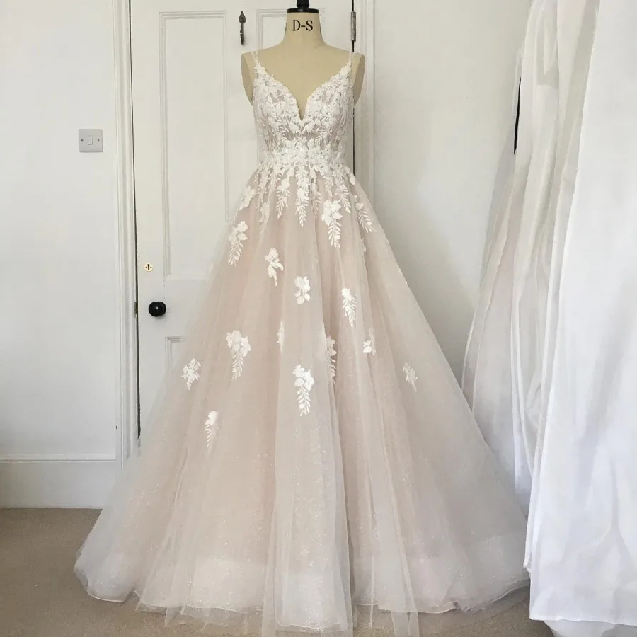 

Sweetheart Shinning Tulle A-Line Wedding Dresses for Women 2022 Bride Luxury Appliques Sweep Train Wedding Gowns FD90543284