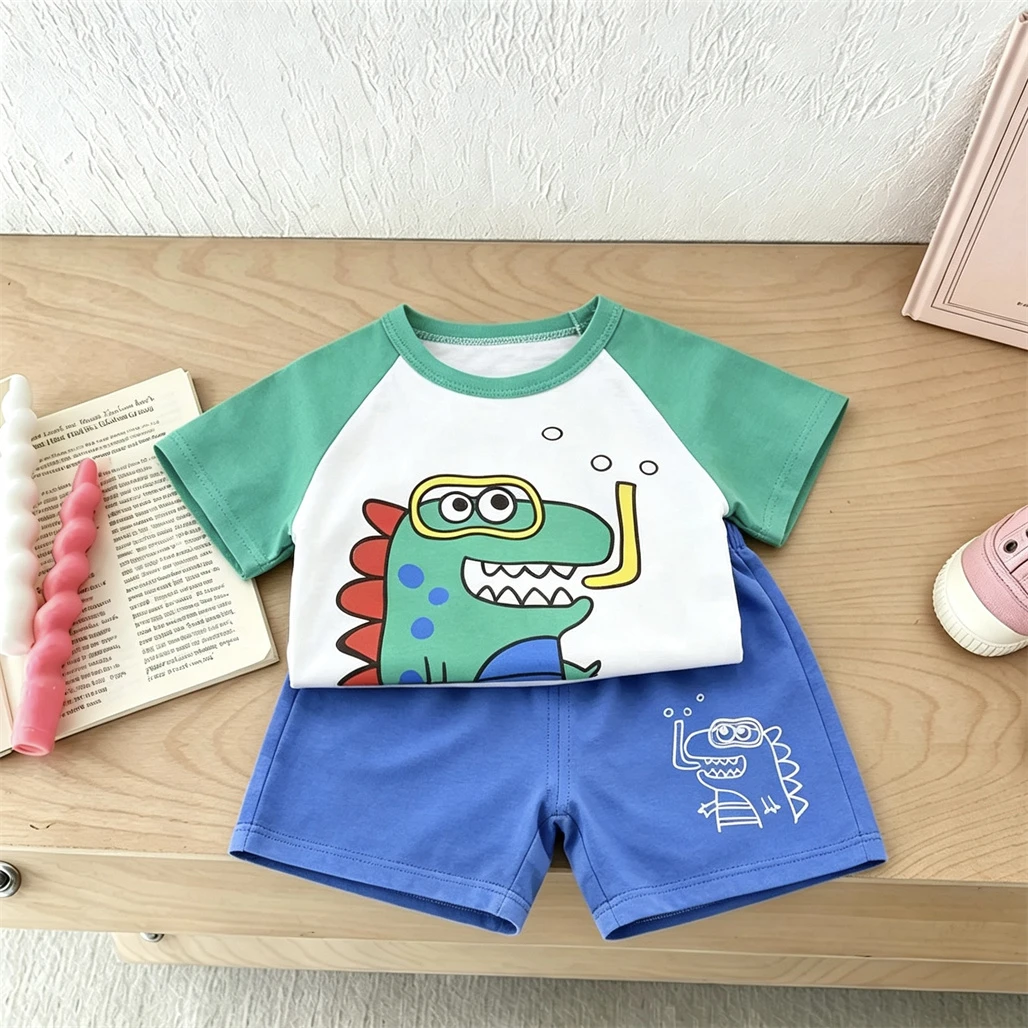 Modern children's clothing set