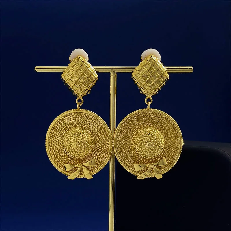 

European and American fashion Vintage straw hat ear clip