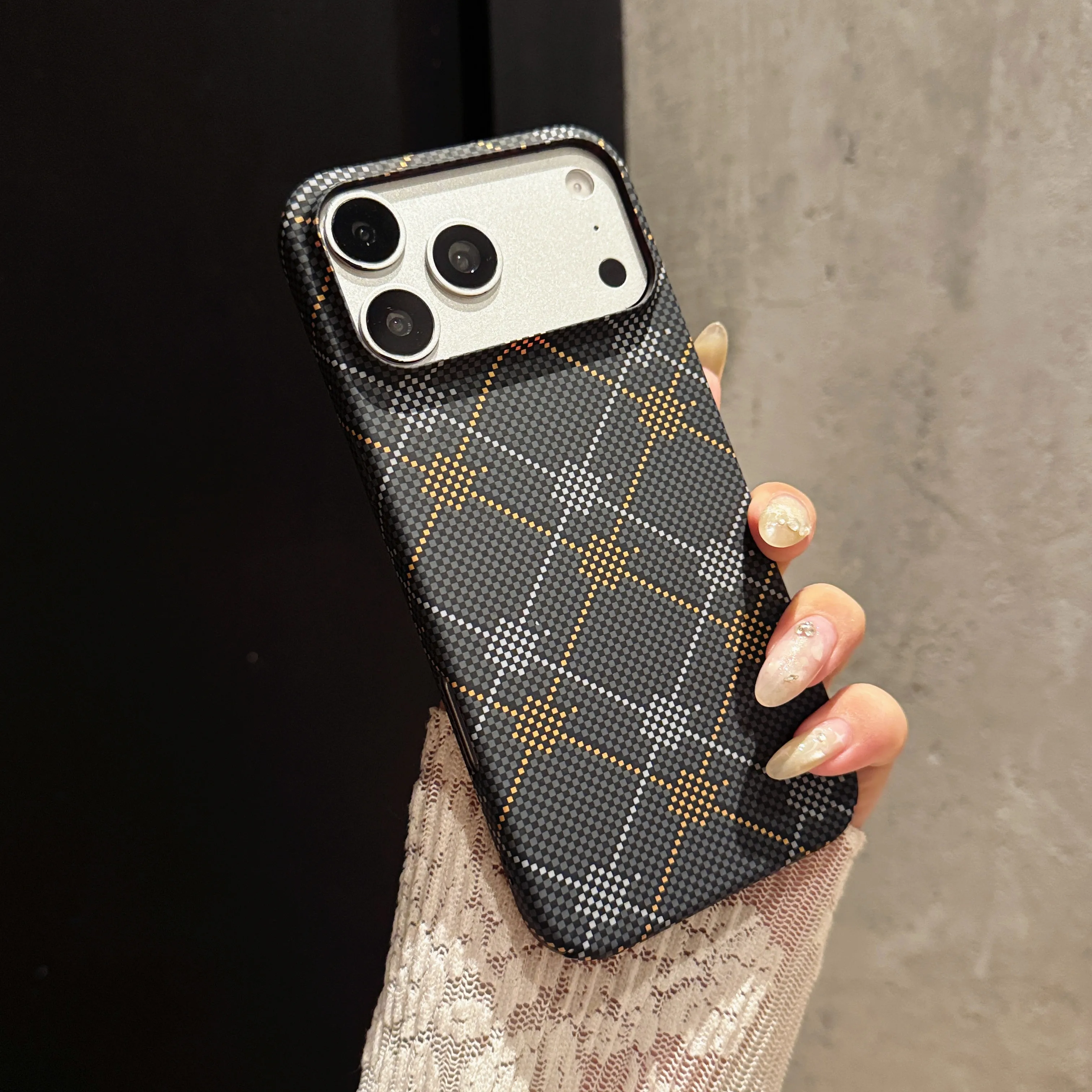 Sleek Carbon Fiber Kevlar Pattern Phone Case - Anti-Scratch & Anti-Yellowing