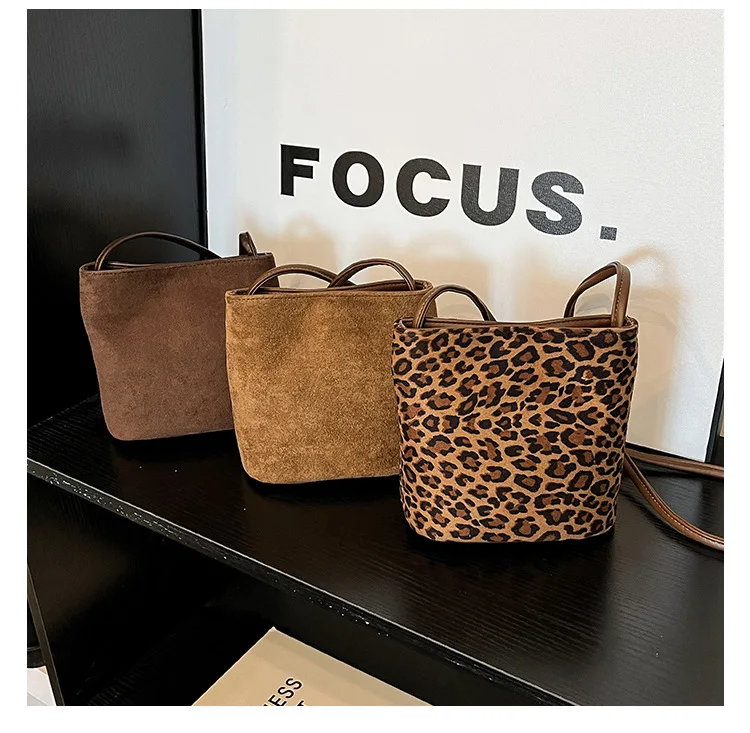 Neue Frauen Kleine Umhängetasche Koreanische Minimalistischen Maillard Wildleder Umhängetasche Retro Leopard Print Mini Eimer Tasche – Detail 3