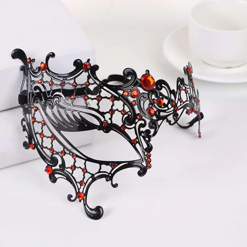 Venezianische Halloween-Halbgesichtsmaske Vintage Elastische Bänder Schwarze Spitze Metallmaske Ausgehöhlte Handgefertigte Maskerade-Prinzessinnenmaske – Detail 5