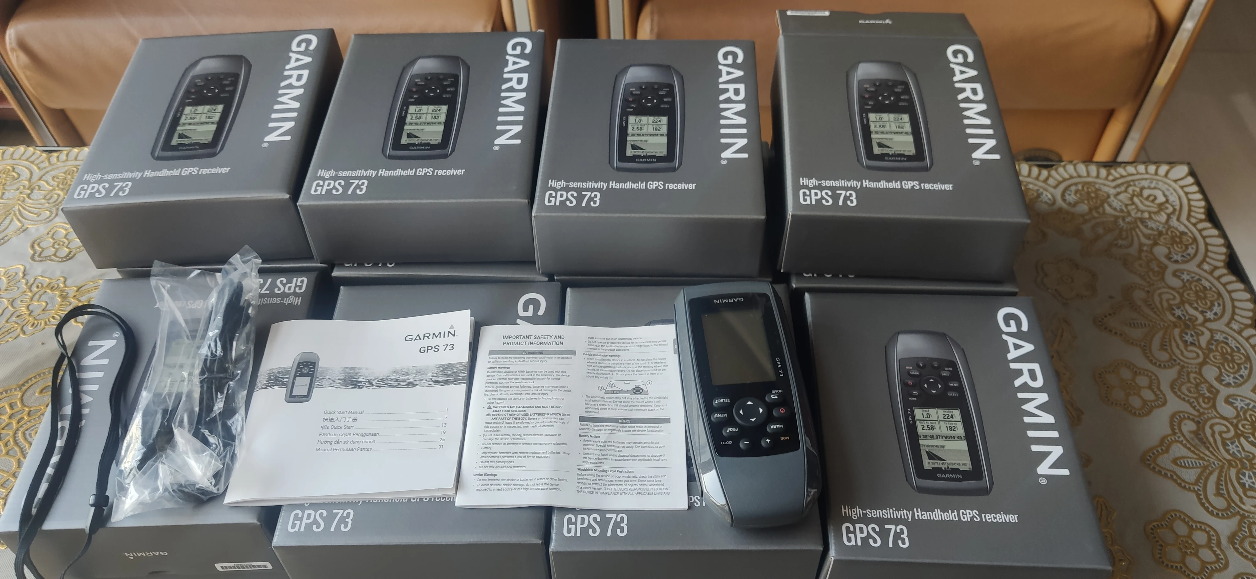 Garmin High sensitivity GPS 73 Supports multiple languages Easy to use handheld