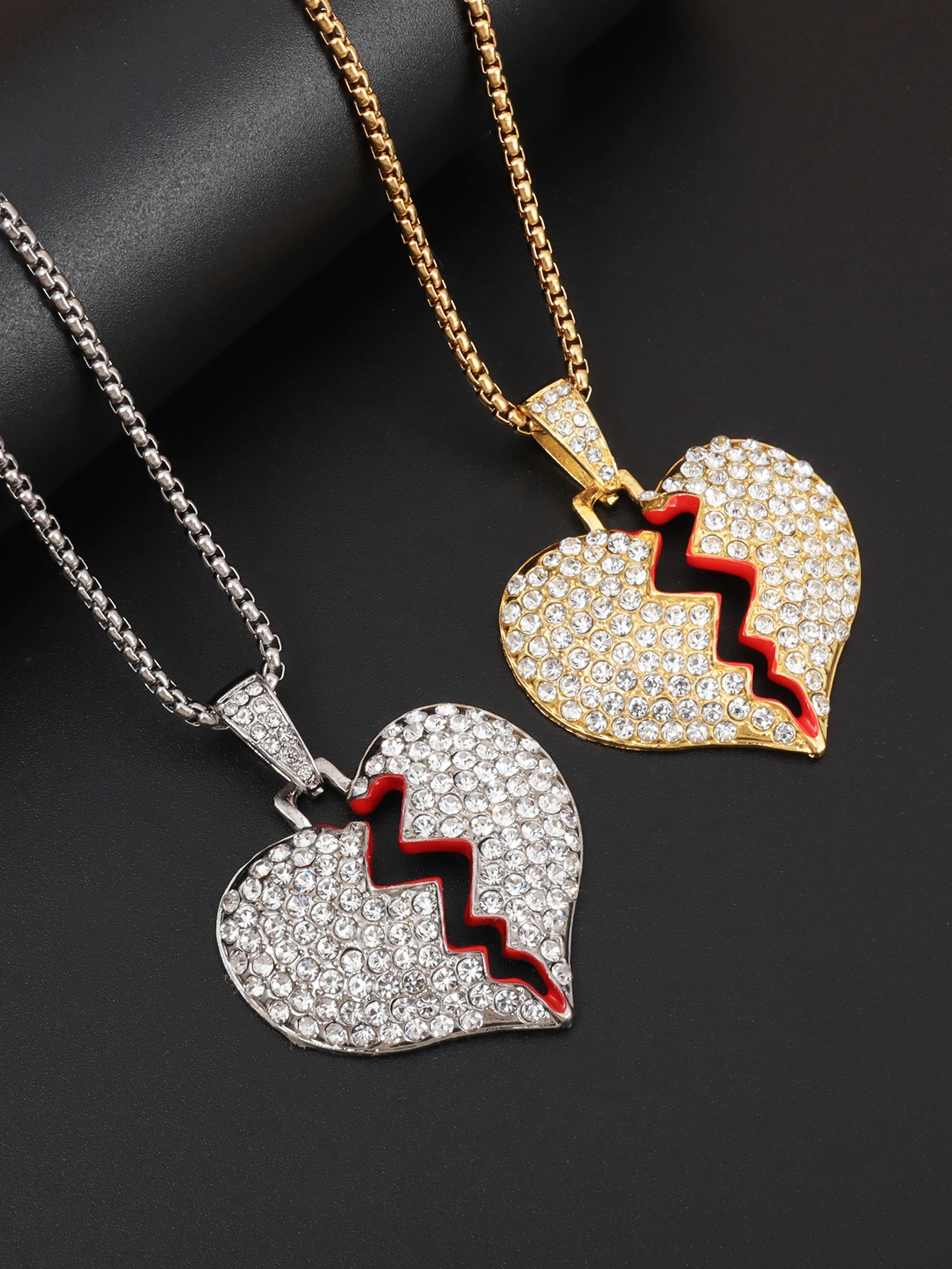 

Fashion Creative Design Ice Broken Heart Pattern High Quality Metal Pendant Necklace for Men for Women Hip Hop Accessories