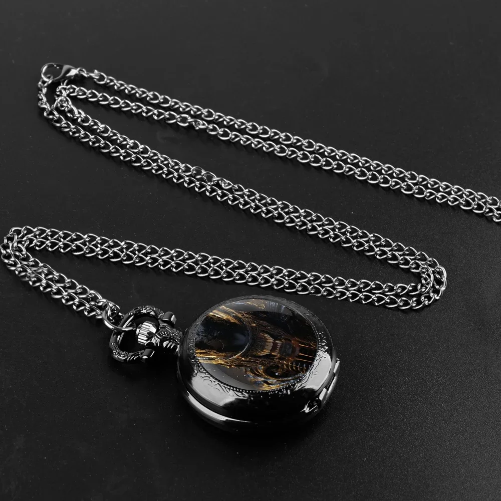 Alien Xenomorph Design Glass Dome Quartz Pocket Watch with Chain Vintage Men Women Necklace Pendant Clock Best Gifts for Kids