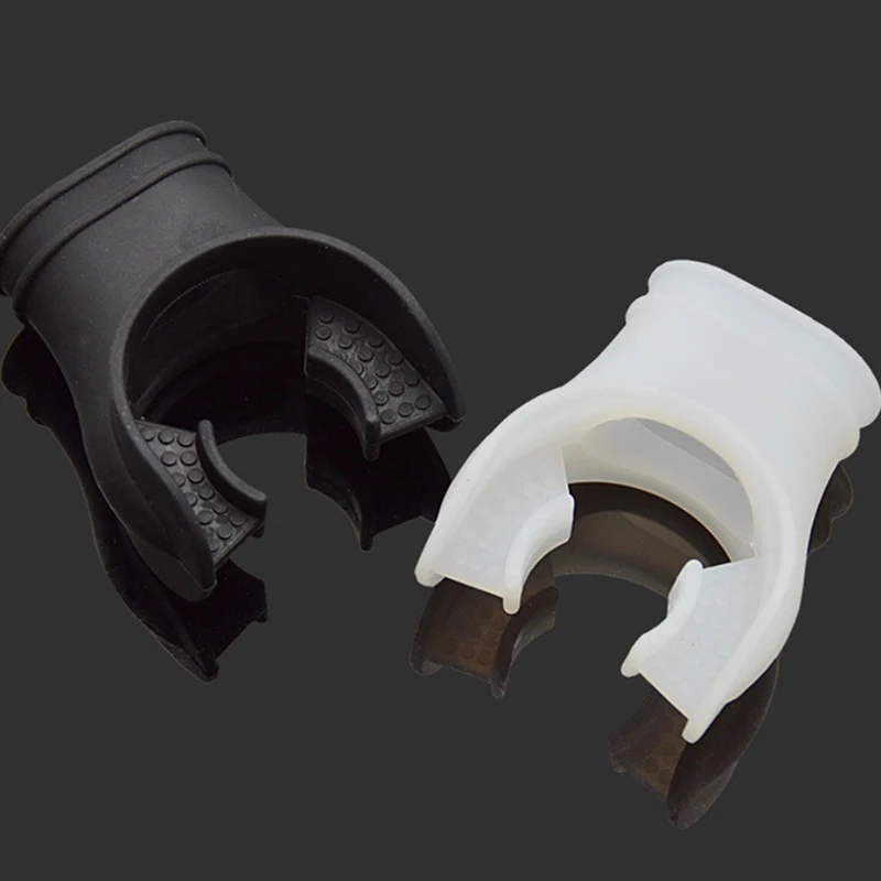 Set per lo snorkeling bocchini in silicone e regolatore per immersioni - immagine 5