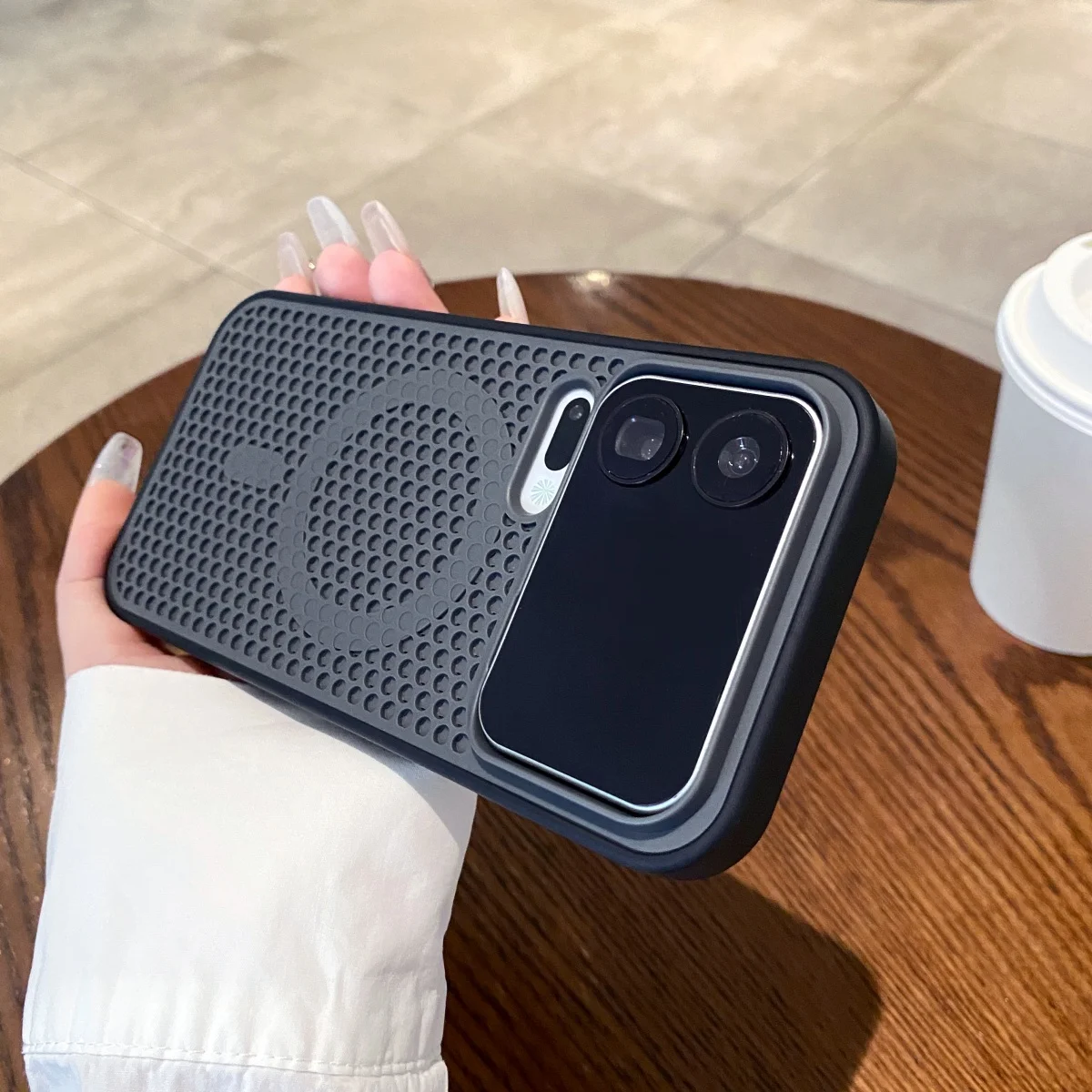 Enhanced Magnetic Cooling Case with Heat Dissipation and Magsafe Compatibility