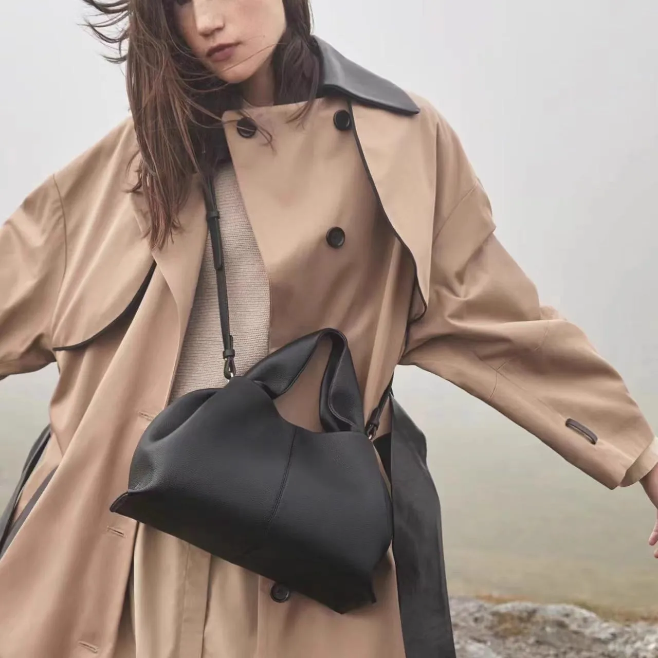 Borsa Hobo da Donna, in Morbida Pelle Martellata con Manico Superiore e Tracolla Regolabile per Lavoro, Viaggi e Outfit Quotidiani - immagine 3