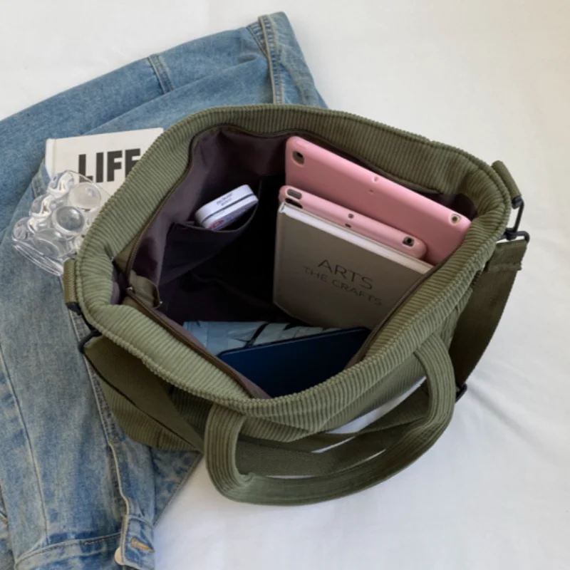 Borsa a tracolla versatile alla moda Borsa quadrata in velluto a coste per pendolarismo universario Borsa a tracolla portatile per il tempo libero unisex di grande capacà  1524