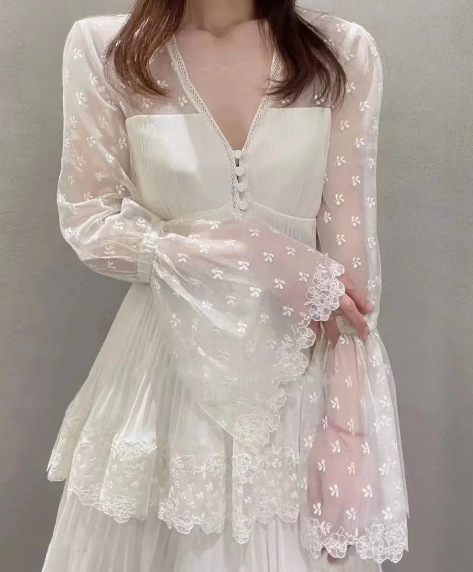 

2023 Autumn White Pleated Women Chiffon Mini Dress Lace Spliced Sweet Flare Sleeves V-Neck Lady Beach Party Dresses