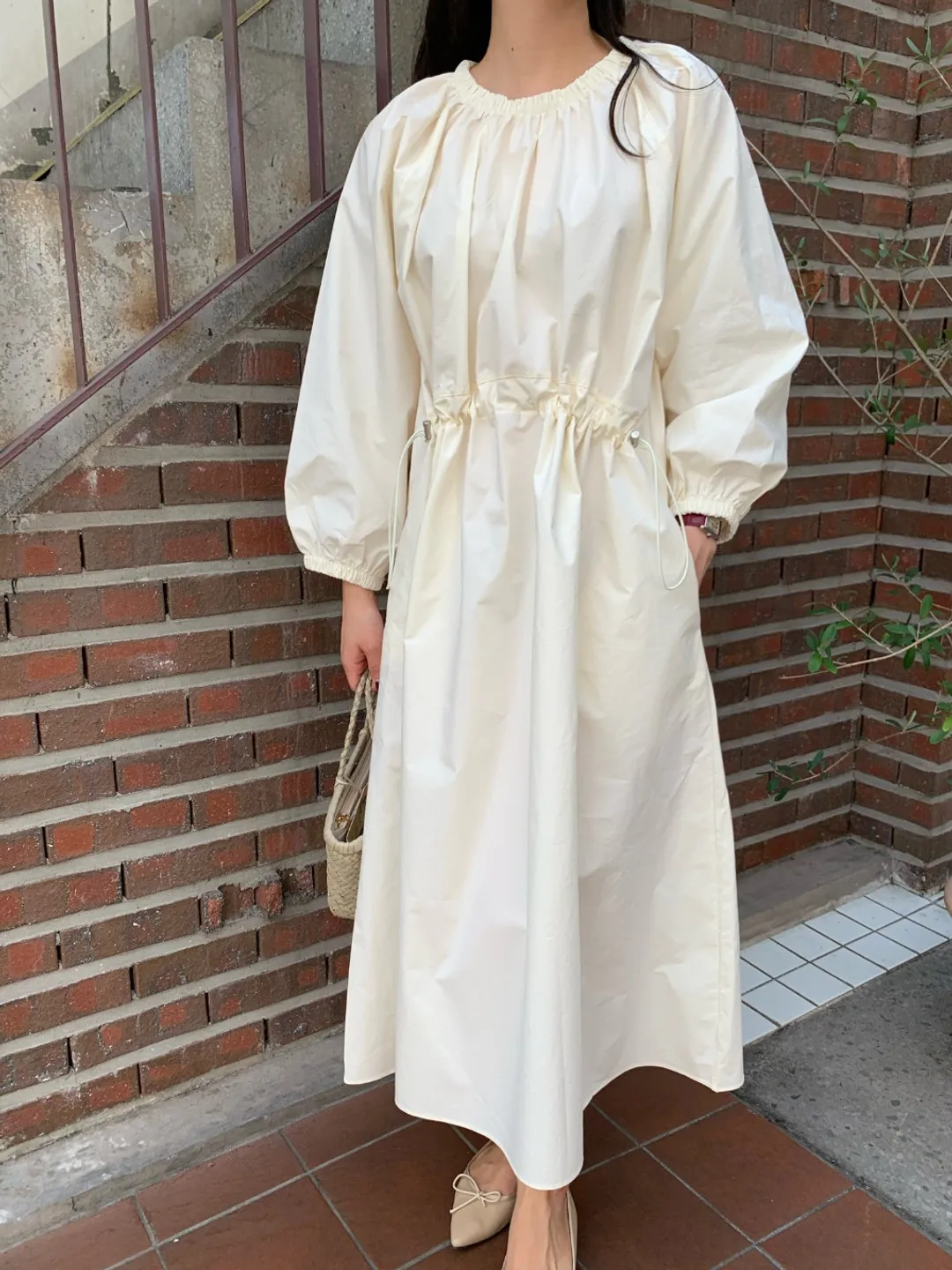 

SuperAen 2024 весеннее Новое корейское простое свободное стильное длинное платье с круглым вырезом